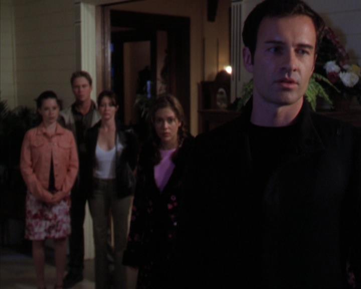 Charmed-Online-dot-319TheDemonWhoCameInFromTheCold0381.jpg