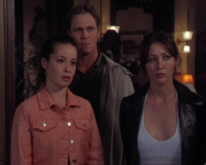 Charmed-Online-dot-319TheDemonWhoCameInFromTheCold0386.jpg