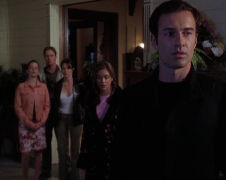 Charmed-Online-dot-319TheDemonWhoCameInFromTheCold0387.jpg