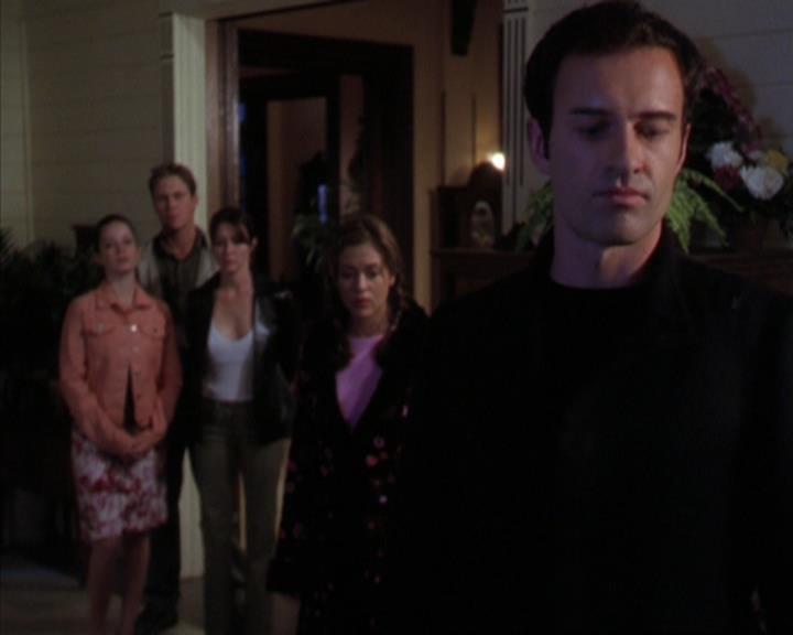 Charmed-Online-dot-319TheDemonWhoCameInFromTheCold0388.jpg
