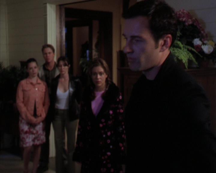 Charmed-Online-dot-319TheDemonWhoCameInFromTheCold0389.jpg