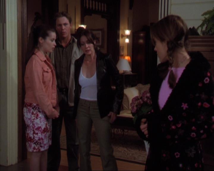 Charmed-Online-dot-319TheDemonWhoCameInFromTheCold0429.jpg