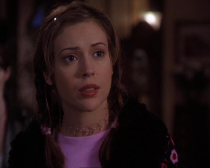 Charmed-Online-dot-319TheDemonWhoCameInFromTheCold0471.jpg