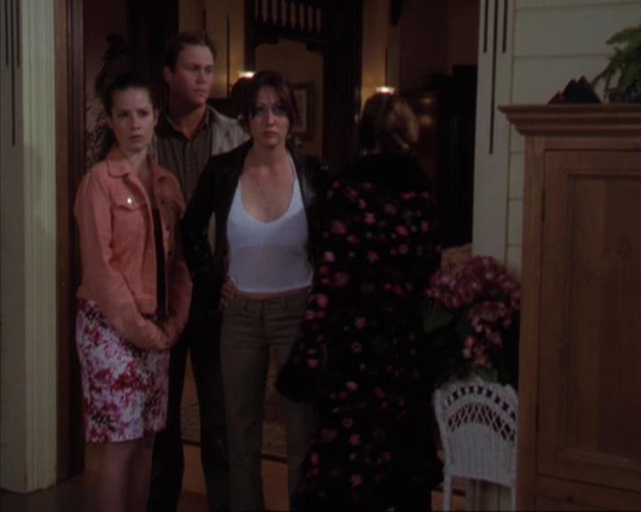 Charmed-Online-dot-319TheDemonWhoCameInFromTheCold0476.jpg Charmed-Online-dot-319TheDemonWhoCameInFromTheCold0476.jpg