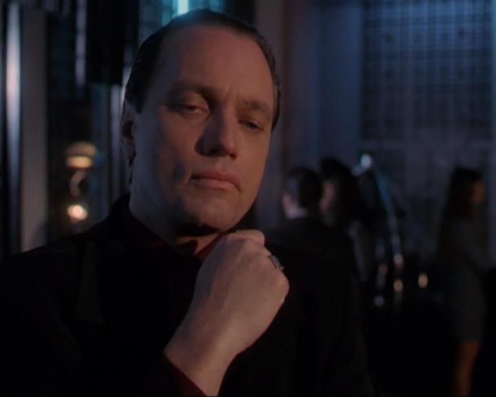 Charmed-Online-dot-319TheDemonWhoCameInFromTheCold0513.jpg