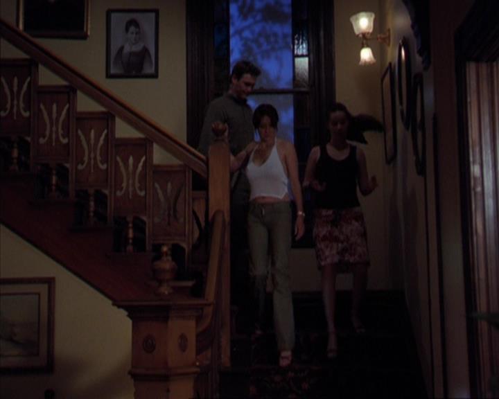 Charmed-Online-dot-319TheDemonWhoCameInFromTheCold0517.jpg