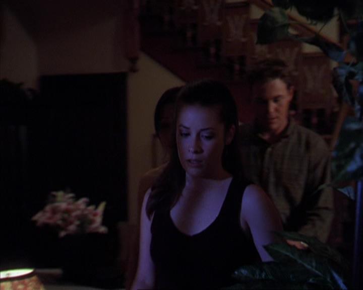 Charmed-Online-dot-319TheDemonWhoCameInFromTheCold0522.jpg