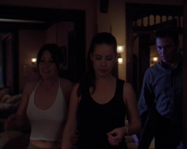 Charmed-Online-dot-319TheDemonWhoCameInFromTheCold0524.jpg Charmed-Online-dot-319TheDemonWhoCameInFromTheCold0524.jpg