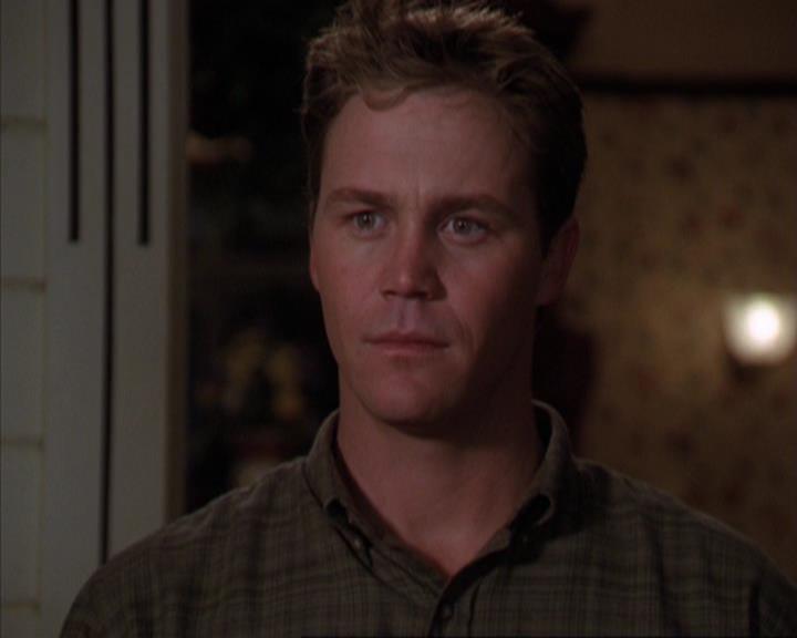 Charmed-Online-dot-319TheDemonWhoCameInFromTheCold0546.jpg