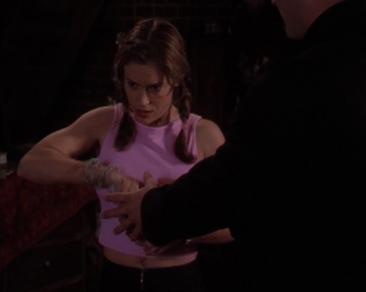 Charmed-Online-dot-319TheDemonWhoCameInFromTheCold0580.jpg