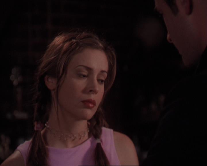 Charmed-Online-dot-319TheDemonWhoCameInFromTheCold0647.jpg