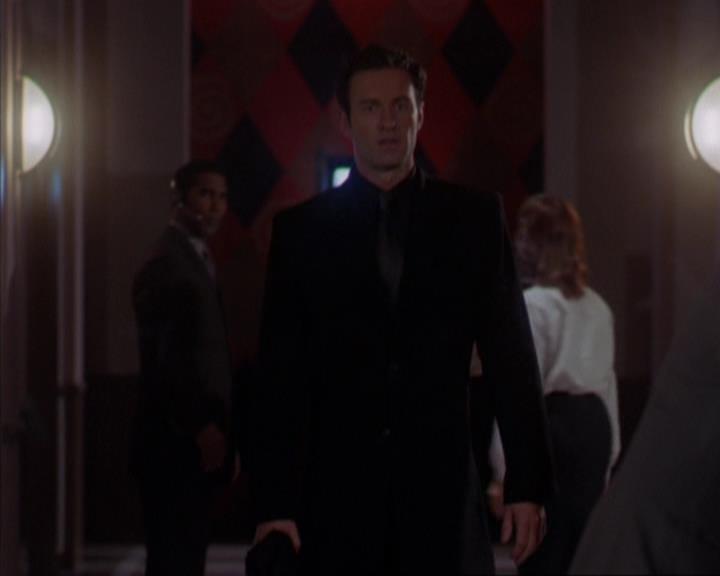 Charmed-Online-dot-319TheDemonWhoCameInFromTheCold0675.jpg
