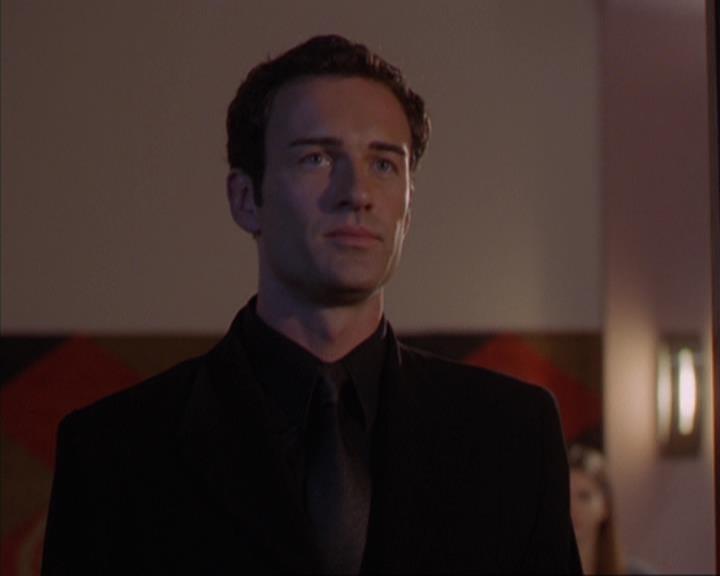 Charmed-Online-dot-319TheDemonWhoCameInFromTheCold0689.jpg