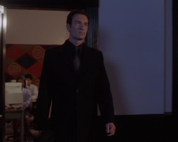 Charmed-Online-dot-319TheDemonWhoCameInFromTheCold0693.jpg