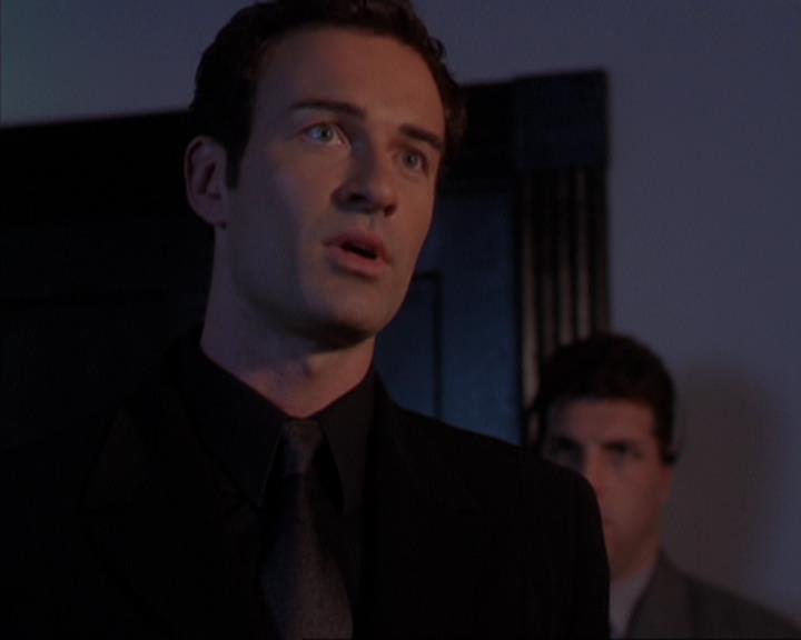 Charmed-Online-dot-319TheDemonWhoCameInFromTheCold0706.jpg