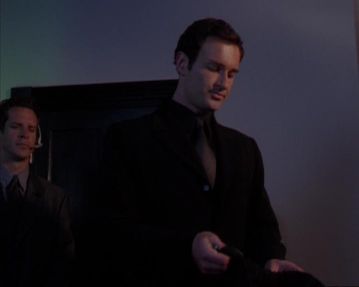 Charmed-Online-dot-319TheDemonWhoCameInFromTheCold0732.jpg