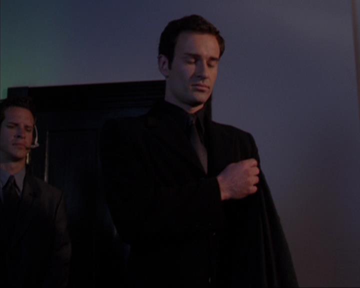 Charmed-Online-dot-319TheDemonWhoCameInFromTheCold0733.jpg