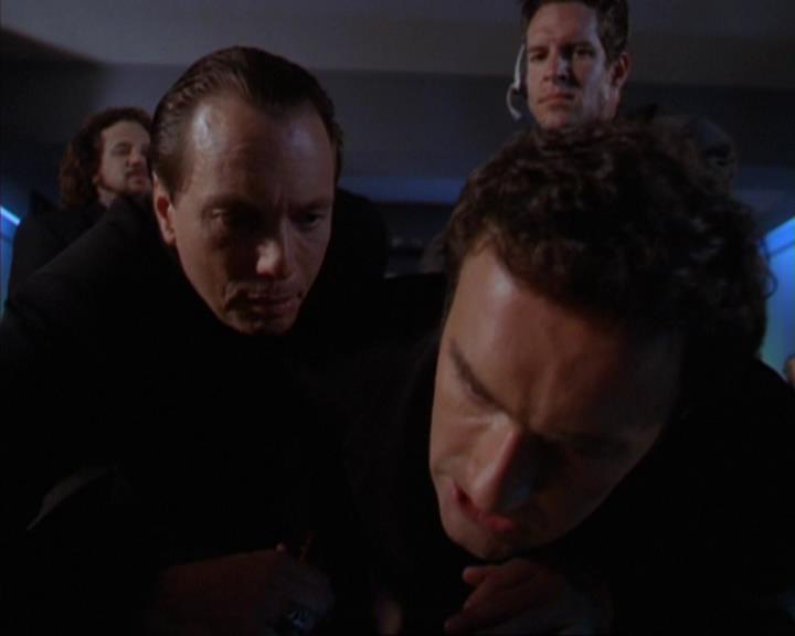 Charmed-Online-dot-319TheDemonWhoCameInFromTheCold0752.jpg