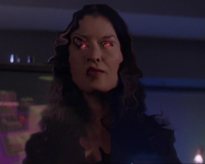 Charmed-Online-dot-319TheDemonWhoCameInFromTheCold0847.jpg