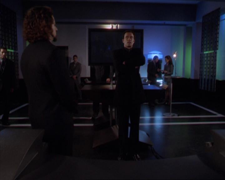 Charmed-Online-dot-319TheDemonWhoCameInFromTheCold0870.jpg