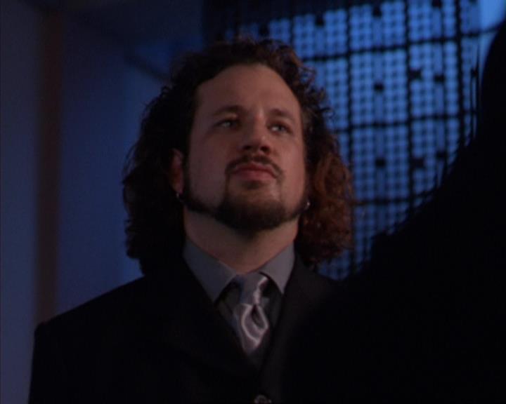 Charmed-Online-dot-319TheDemonWhoCameInFromTheCold0873.jpg