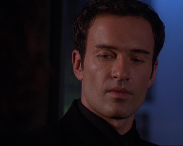 Charmed-Online-dot-319TheDemonWhoCameInFromTheCold0879.jpg