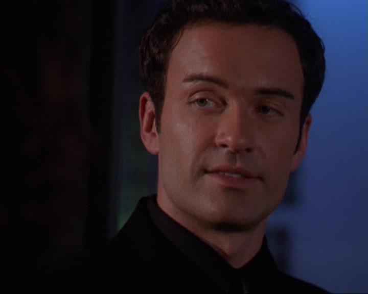 Charmed-Online-dot-319TheDemonWhoCameInFromTheCold0882.jpg