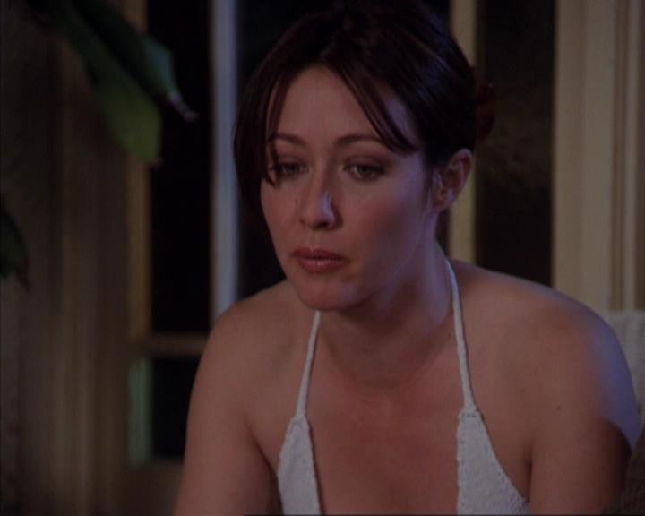 Charmed-Online-dot-319TheDemonWhoCameInFromTheCold0942.jpg