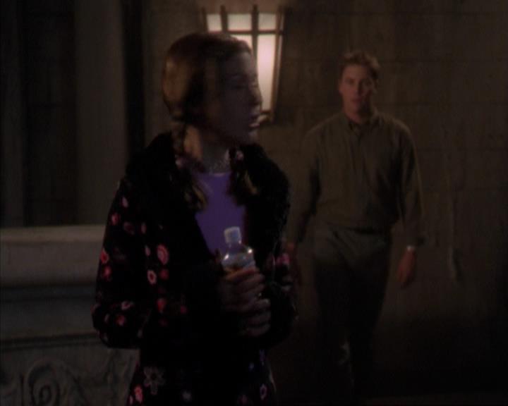 Charmed-Online-dot-319TheDemonWhoCameInFromTheCold0952.jpg