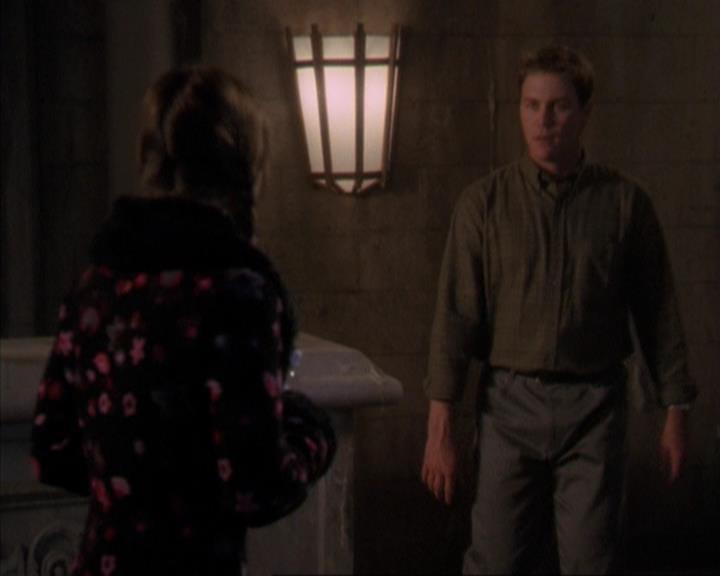 Charmed-Online-dot-319TheDemonWhoCameInFromTheCold0953.jpg