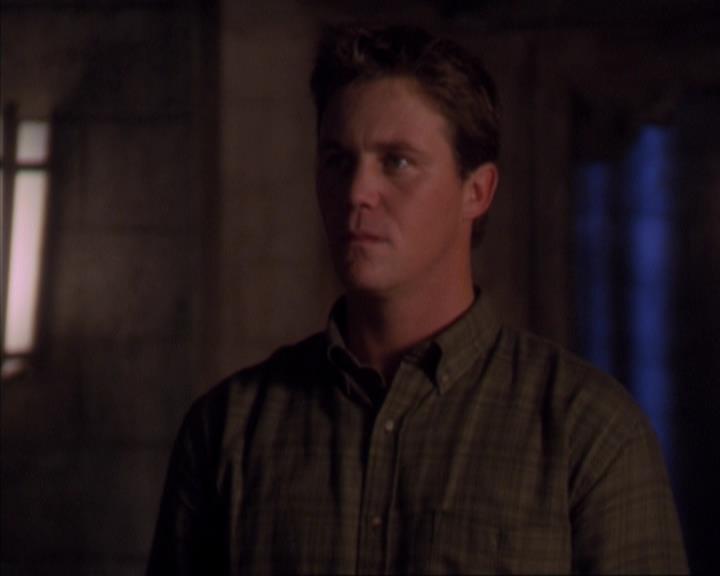 Charmed-Online-dot-319TheDemonWhoCameInFromTheCold0988.jpg