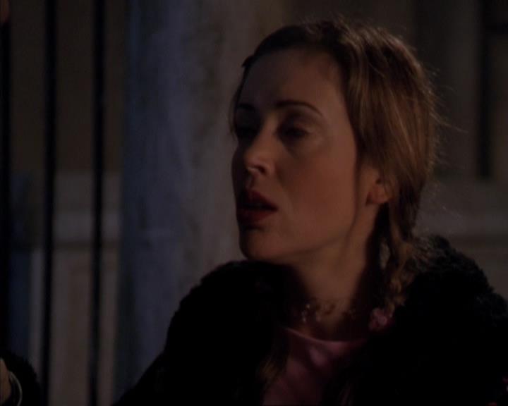 Charmed-Online-dot-319TheDemonWhoCameInFromTheCold0989.jpg