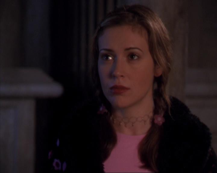 Charmed-Online-dot-319TheDemonWhoCameInFromTheCold1026.jpg