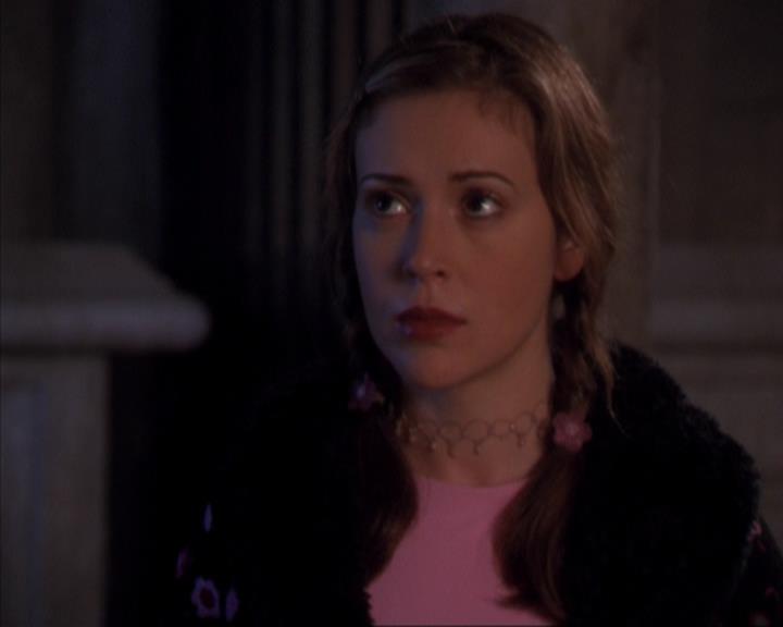 Charmed-Online-dot-319TheDemonWhoCameInFromTheCold1030.jpg