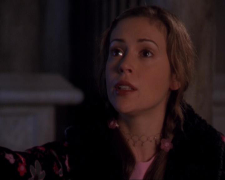 Charmed-Online-dot-319TheDemonWhoCameInFromTheCold1049.jpg