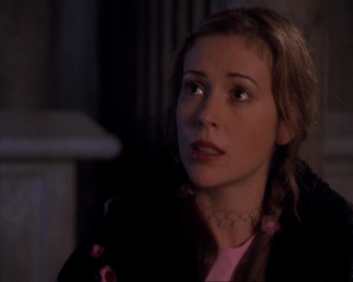 Charmed-Online-dot-319TheDemonWhoCameInFromTheCold1055.jpg