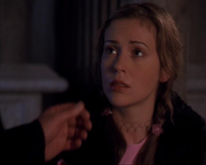 Charmed-Online-dot-319TheDemonWhoCameInFromTheCold1057.jpg