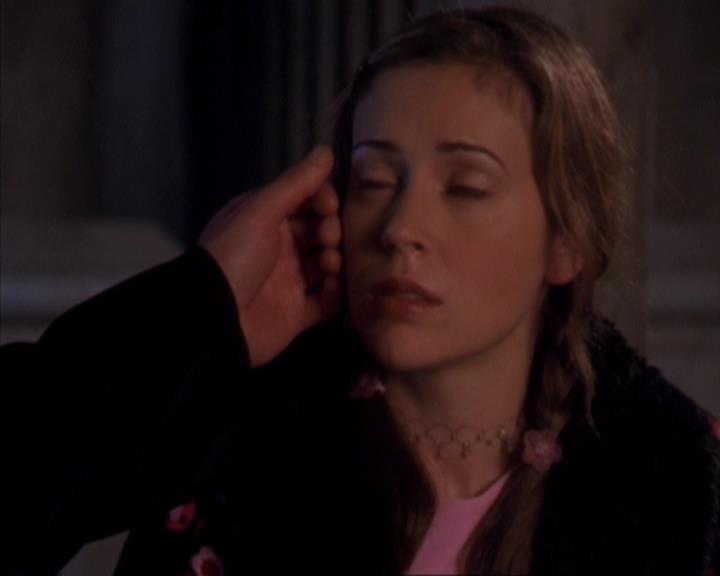 Charmed-Online-dot-319TheDemonWhoCameInFromTheCold1058.jpg