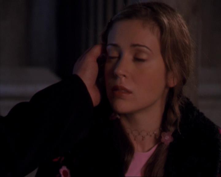 Charmed-Online-dot-319TheDemonWhoCameInFromTheCold1059.jpg