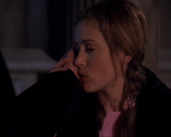 Charmed-Online-dot-319TheDemonWhoCameInFromTheCold1063.jpg