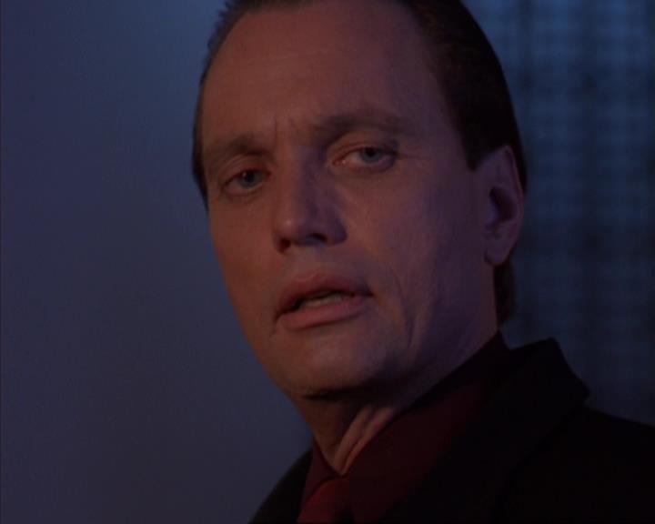 Charmed-Online-dot-319TheDemonWhoCameInFromTheCold1114.jpg