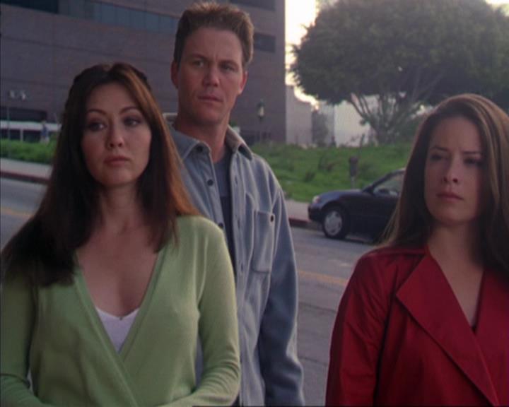 Charmed-Online-dot-319TheDemonWhoCameInFromTheCold1197.jpg