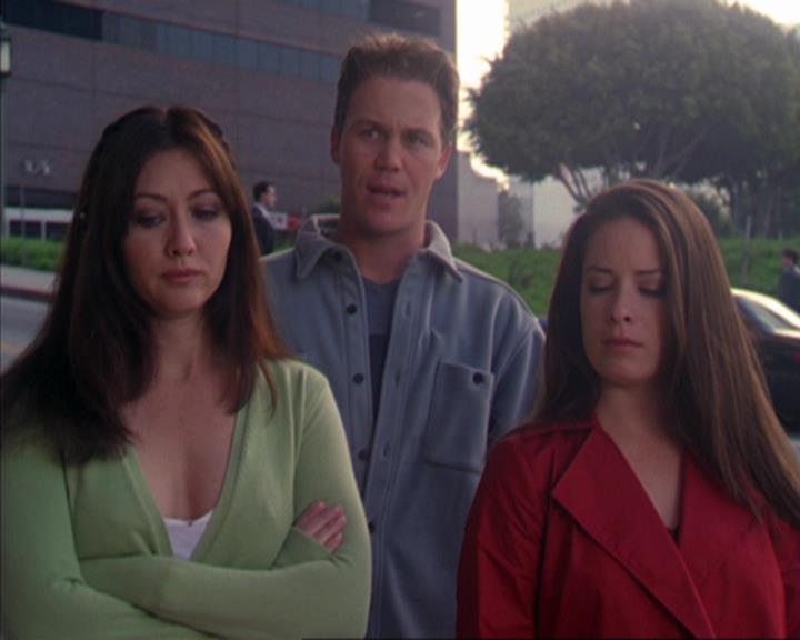 Charmed-Online-dot-319TheDemonWhoCameInFromTheCold1203.jpg