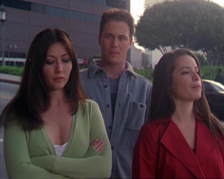 Charmed-Online-dot-319TheDemonWhoCameInFromTheCold1204.jpg