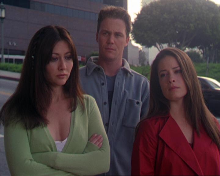 Charmed-Online-dot-319TheDemonWhoCameInFromTheCold1211.jpg