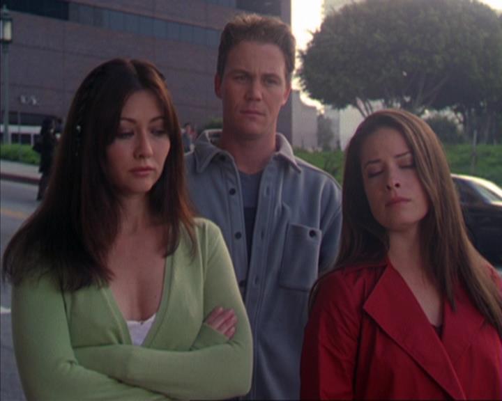 Charmed-Online-dot-319TheDemonWhoCameInFromTheCold1212.jpg