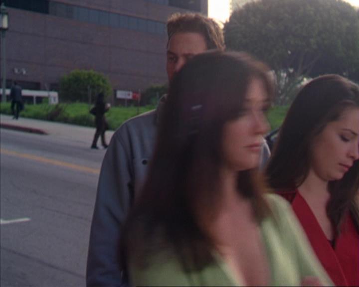 Charmed-Online-dot-319TheDemonWhoCameInFromTheCold1215.jpg