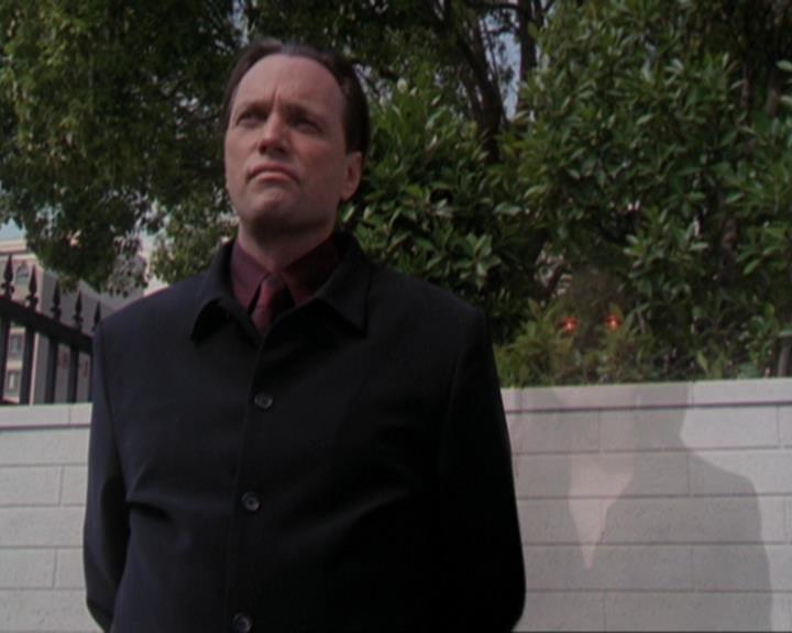 Charmed-Online-dot-319TheDemonWhoCameInFromTheCold1228.jpg