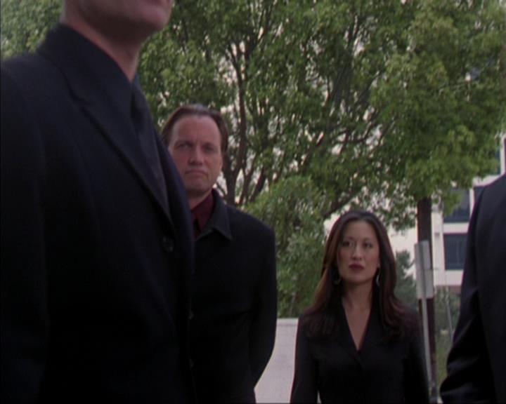 Charmed-Online-dot-319TheDemonWhoCameInFromTheCold1242.jpg