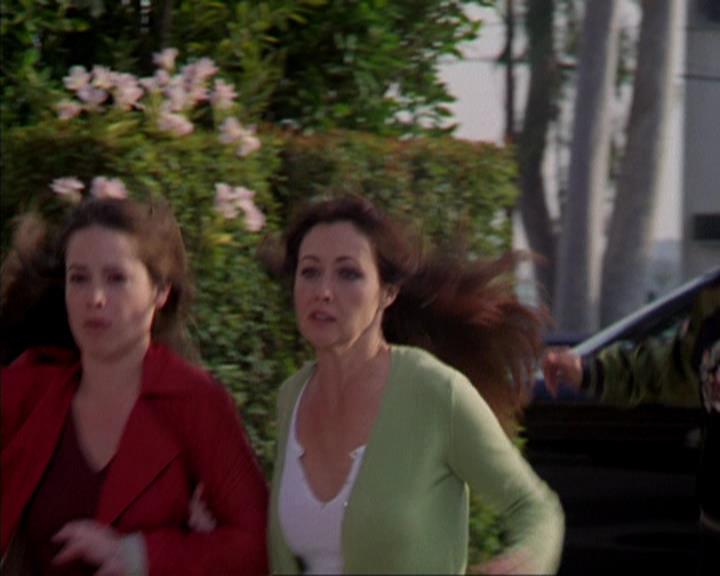 Charmed-Online-dot-319TheDemonWhoCameInFromTheCold1286.jpg